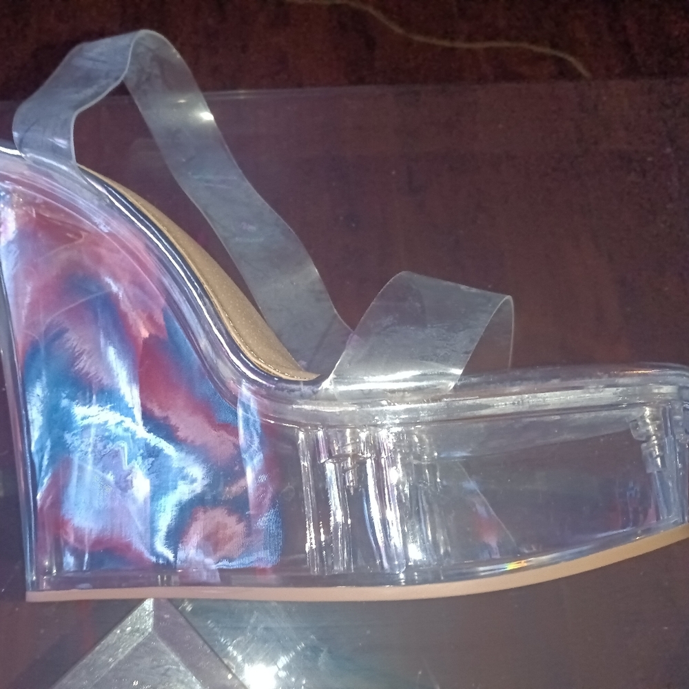 CLEAR WEDGES